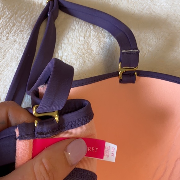 Victoria’s Secret Bikini - Picture 7 of 10